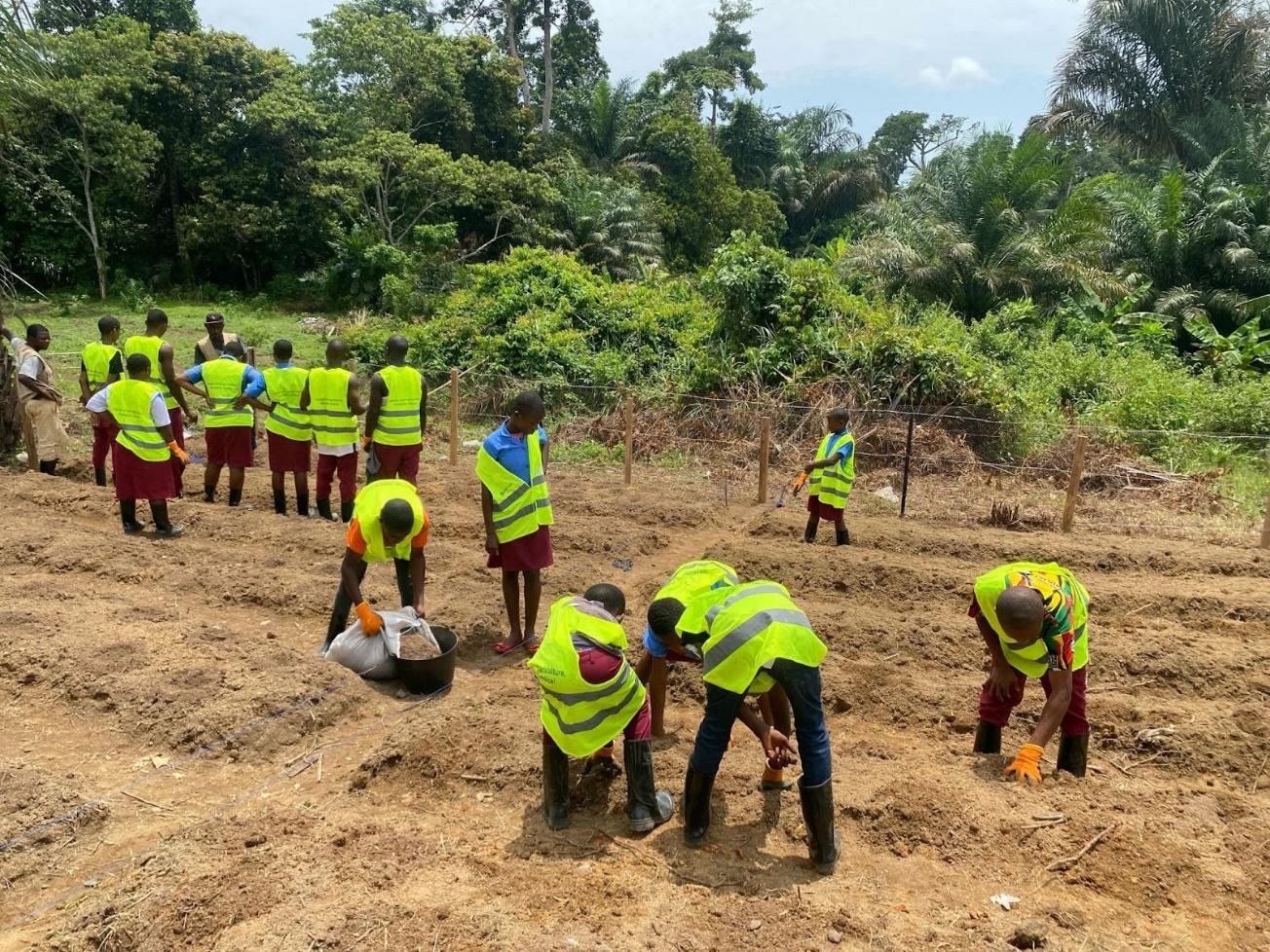 Wildlife Club Member of Lycee Moderne de Campo working on the school garden
